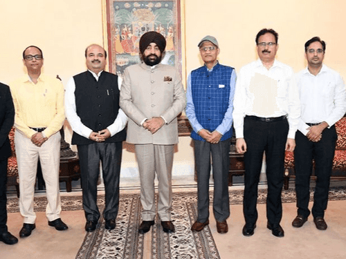 राज्यपाल गुरमीत सिंह ने इन्वेस्टर्स समिट के आयोजन की तैयारियों के संबंध में ली बैठक