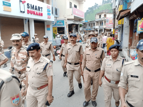 Image for बागेश्वर विधानसभा उपचुनाव -2023 को शान्तिपूर्वक सम्पन्न कराये जाने हेतु निकाला गया फ्लैग मार्च