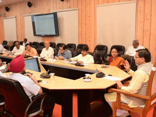 सीएम धामी ने ग्लोबल इन्वेस्टर्स समिट के लिए परियोजनाओं की समीक्षा की