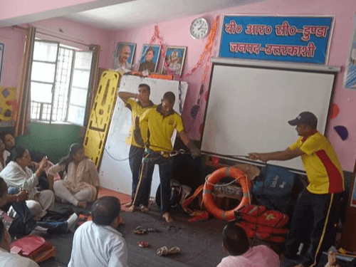 एसडीआरएफ द्वारा स्कूल सेफ्टी प्रोग्राम के अन्तर्गत दी गई जानकारी