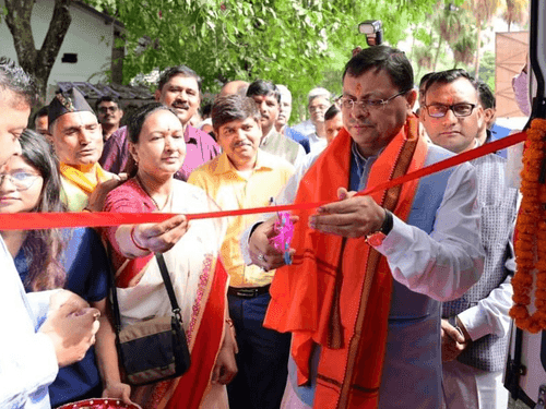 सीएम धामी ने कम्प्यूटर ऑन व्हील वाहन का किया फ्लैग ऑफ