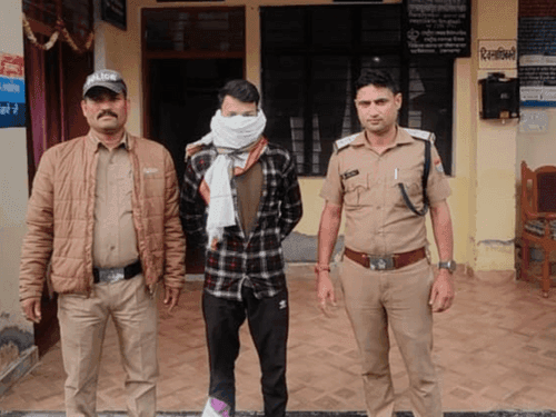 Image for 07 लीटर कच्ची शराब के साथ अभियुक्त गिरफ्तार