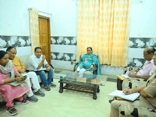 Assembly Speaker Mrs. Ritu Khanduri held a meeting with officials regarding the development of Kotdwar