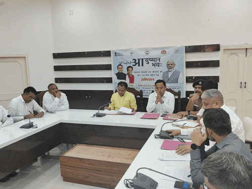 Image for स्वास्थ्य मंत्री डाॅ0 धन सिंह रावत ने डेंगू की रोकथाम हेतु जनपद हरिद्वार की समीक्षा बैठक ली