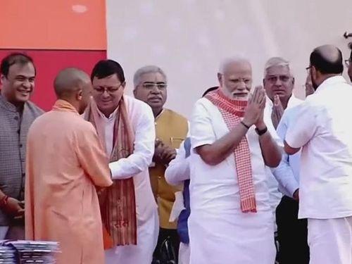 यूपी के मुख्यमंत्री श्री योगी आदित्यनाथ के शपथ ग्रहण कार्यक्रम में शामिल हुए सीएम पुष्कर सिंह धामी