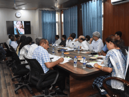 कैबिनेट मंत्री रेखा आर्या ने युवा कल्याण विभाग द्वारा संचालित की जा रही योजनाओं के सम्बन्ध में बैठक की