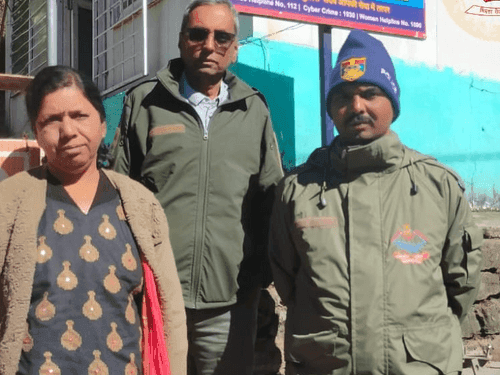 Image for केदारनाथ धाम पैदल मार्ग पर यात्रा के दौरान बिछड़े दम्पत्ती को रुद्रप्रयाग पुलिस ने मिलवाया
