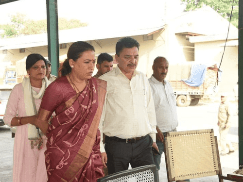 कैबिनेट मंत्री रेखा आर्या ने खाद्य गोदाम केंद्र प्रथम व द्वितीय का किया औचक निरीक्षण