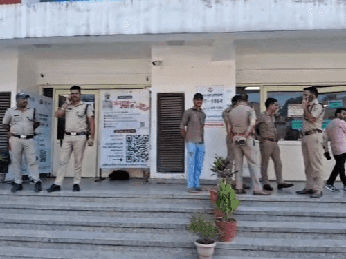 Image for युवती की मौत पर बवाल, परिजनों ने लगाए गलत इंजेक्शन लगाने का आरोप