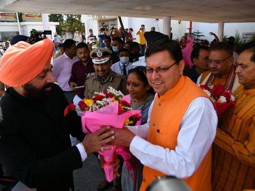 विधानसभा अध्यक्ष और मुख्यमंत्री धामी ने किया राज्यपाल श्री गुरमीत सिंह का स्वागत