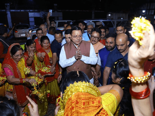 Image for प्रवासी उत्तराखण्डियों ने मुंबई में सीएम धामी का किया स्वागत