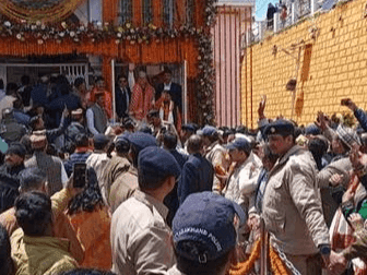 Image for शीतकाल के लिए बंद हुए यमुनोत्री धाम के कपाट, श्रद्धालुओं के जयकारों से गुंजी यमुनाघाटी
