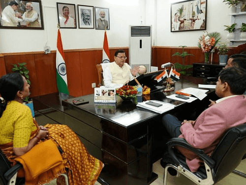 सीएम धामी ने उत्तरकाशी में चल रहे राहत व बचाव कार्यों की ली जानकारी