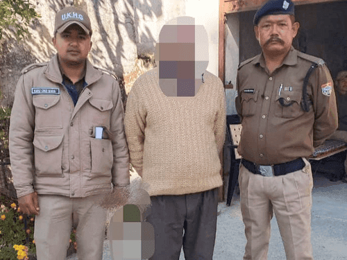 Image for दुकान की आड़ में शराब बेचने/पिलाने वाले दुकान संचालक को पिथौरागढ़ पुलिस ने किया गिरफ्तार