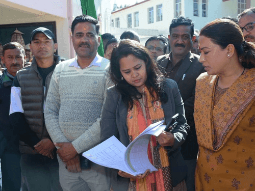 कैबिनेट मंत्री रेखा आर्या ने ‘विकसित भारत संकल्प यात्रा’ के रथ वाहनों को दिखाई हरी झंडी