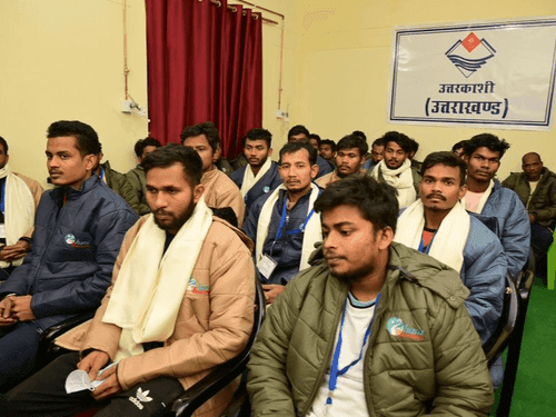 Image for श्रमिकों के सुरक्षित बाहर निकलने के बाद पीएम मोदी ने श्रमिकों से की बात