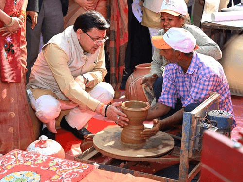 हल्द्वानी में किया गया ईजा-बैंणी महोत्सव का आयोजन