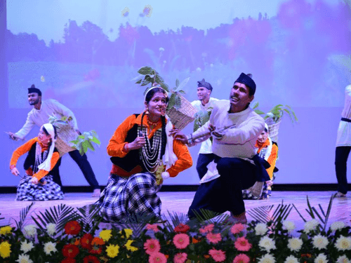 सीएम धामी ने हिमालयन सांस्कृतिक केन्द्र द्वारा आयोजित सांस्कृतिक संध्या कार्यक्रम का किया शुभारंभ