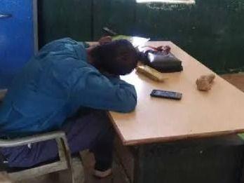 शराब पीकर विद्यालय पहुंचा शिक्षक के खिलाफ हुई कार्यवाही
