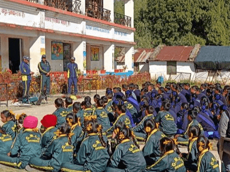 Image for एसडीआरएफ द्वारा आदर्श कॉलेज धुमाकोट में छात्र-छत्राओं को दी गई जानकारी