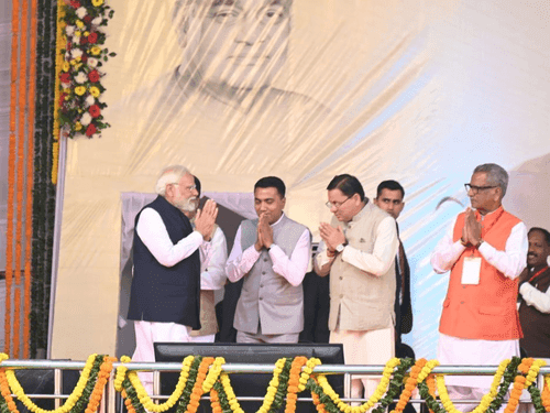 सीएम धामी छत्तीसगढ़ के नव निर्वाचित मुख्यमंत्री के शपथ ग्रहण समारोह में हुए शामिल