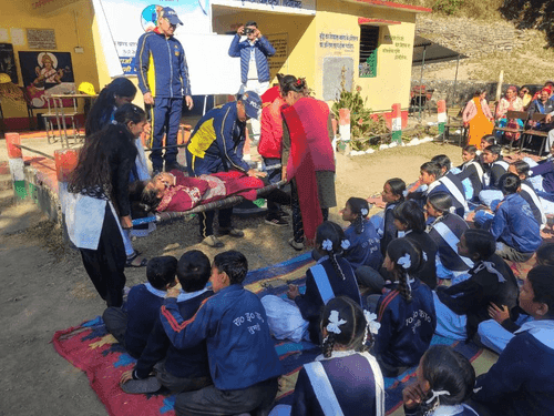 एसडीआरएफ द्वारा राजकीय इंटर कॉलेज, लुमती धारचूला में छात्र-छात्राओं को दी गई जानकारी