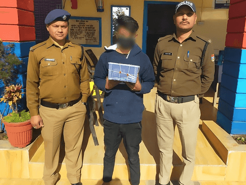 Image for दुकान से मोबाईल चोरी करने वाले अभियुक्त को चमोली पुलिस ने किया गिरफ्तार