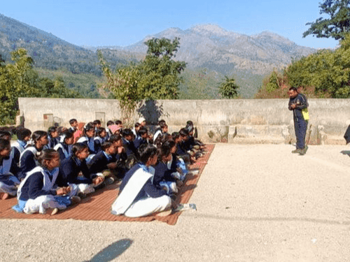 Image for एसडीआरएफ द्वारा जनपद पिथौरागढ़ के भलिया स्कूल में छात्र-छात्राओं को दी गई जानकारी