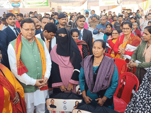 सीएम धामी ने ‘विकसित भारत संकल्प यात्रा शिविर’ में किया प्रतिभाग