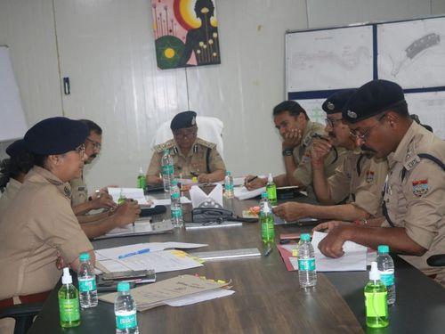 डीआईजी गढ़वाल परिक्षेत्र द्वारा मुनीकीरेती में ली गई रेंज स्तरीय क्राइम मीटिंग