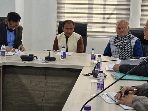 स्वास्थ्य मंत्री डाॅ0 धन सिंह रावत ने राज्य सरकार स्वास्थ्य योजना की समीक्षा हेतु की बैठक