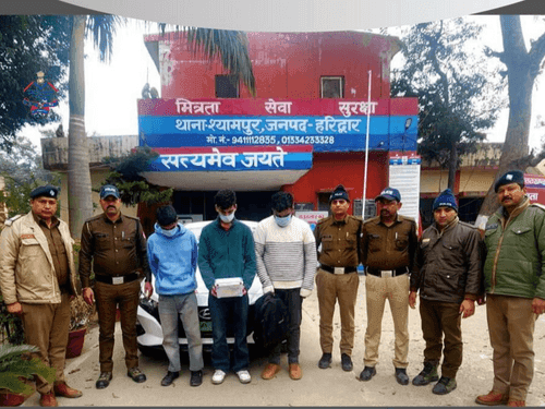 1 किलो चरस की तस्करी करते हुए तीन अभियुक्त गिरफ्तार