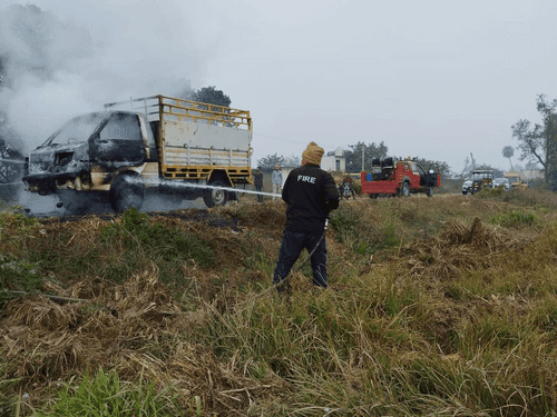 Image for गाड़ी में लगी आग, फायर स्टेशन जसपुर ने आग पर पाया काबू