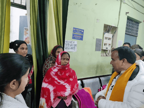 Image for स्वास्थ्य मंत्री डाॅ0 धन सिंह रावत ने प्राथमिक स्वास्थ्य केंद्र, सितारगंज का किया निरीक्षण