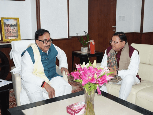 Image for सीएम धामी ने केंद्रीय मंत्री भारी उद्योग डॉ० महेन्द्र नाथ पाण्डेय से की भेंट