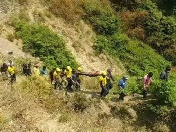 कालसी-चकराता मार्ग पर हादसे का शिकार हुई कार 