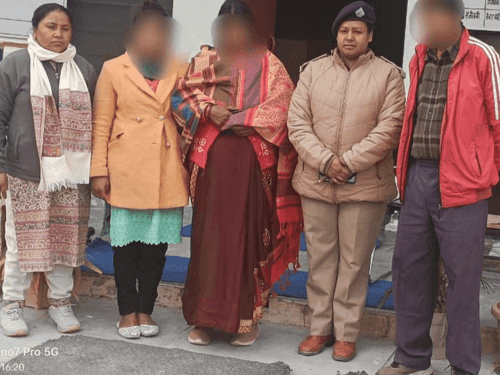 Image for अल्मोड़ा पुलिस ने गुमशुदा बालिका को किया उसके परिजनों के सुपुर्द