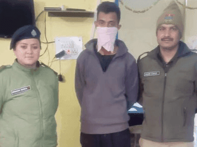 Image for यातायात नियमों का उल्लंघन करने वाले 108 लोगों के विरुद्ध पिथौरागढ़ पुलिस द्वारा की गई कार्यवाही