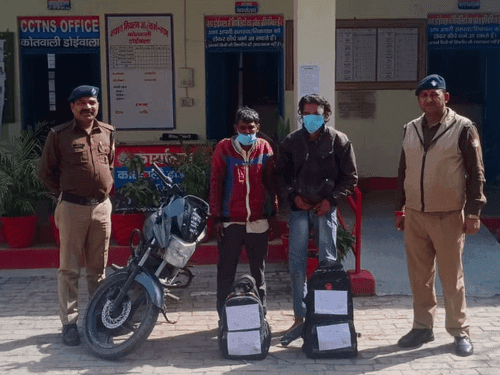 देहरादून पुलिस ने अवैध गांजा बरामद कर अभियुक्त किये गिरफ्तार