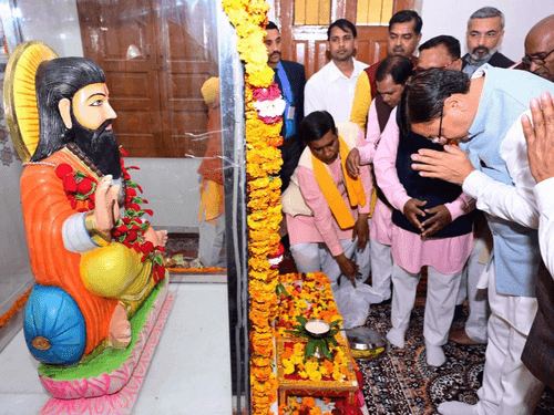 Image for सीएम धामी ने यहां इंटरलाॅकिंग टाइल्स निर्माण कार्य का किया लोकार्पण