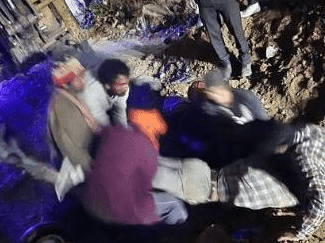 खुदाई के दौरान मलबे में दबे दो मजदूर, एक की मौत
