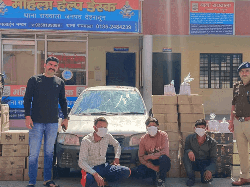 देहरादून पुलिस ने 51 पेटी अवैध शराब के साथ तीन अभियुक्तों को किया गिरफ्तार