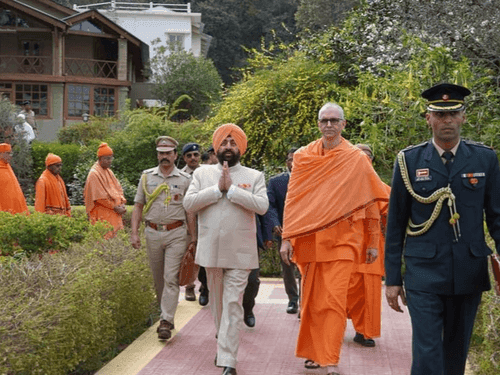 राज्यपाल गुरमीत सिंह ने अद्वैत आश्रम मायावती का किया भ्रमण