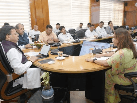 सीएम धामी ने अधिकारियों को दिये सख्त निर्देश