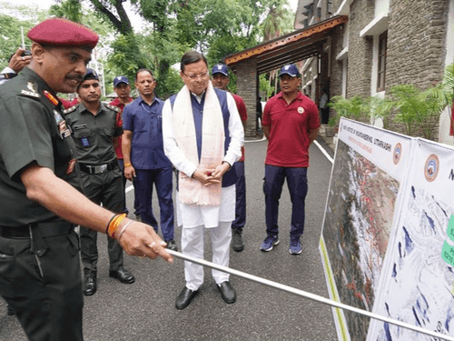 सीएम धामी ने पर्वतारोहण अभियान का किया फ्लैग ऑफ