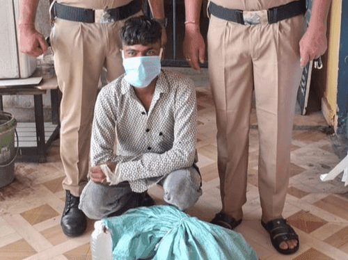 Image for नैनीताल पुलिस ने कच्ची शराब खाम के साथ अभियुक्त किया गिरफ्तार