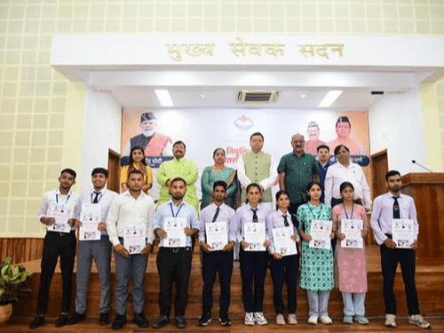 सीएम धामी ने 212 अभ्यर्थियों को प्रदान किये नियुक्ति पत्र