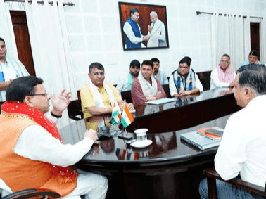 उत्तराखण्ड तीर्थ पुरोहित महापंचायत के पदाधिकारियों ने सीएम धामी से की भेंट