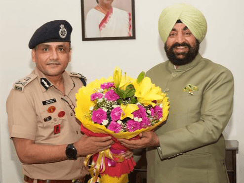 डीजीपी अभिनव कुमार ने राज्यपाल गुरमीत सिंह से की भेंट