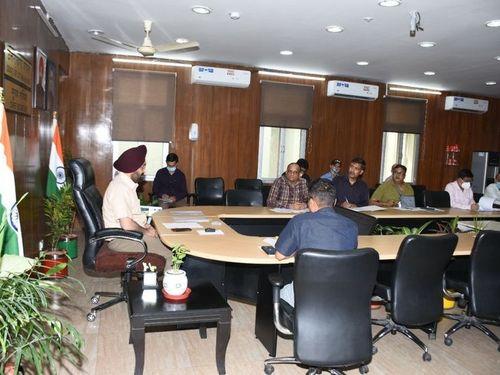 Image for मुख्य सचिव डॉ. एस.एस. संधु ने पर्यटन एवं लोक निर्माण विभाग के अधिकारियों के साथ बैठक की